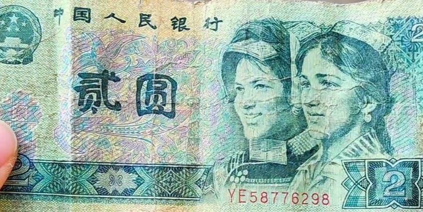 新加坡联合早报今天（9月3日）写道：“围绕中国贸易顺差和人民币汇率的国际讨论近期
