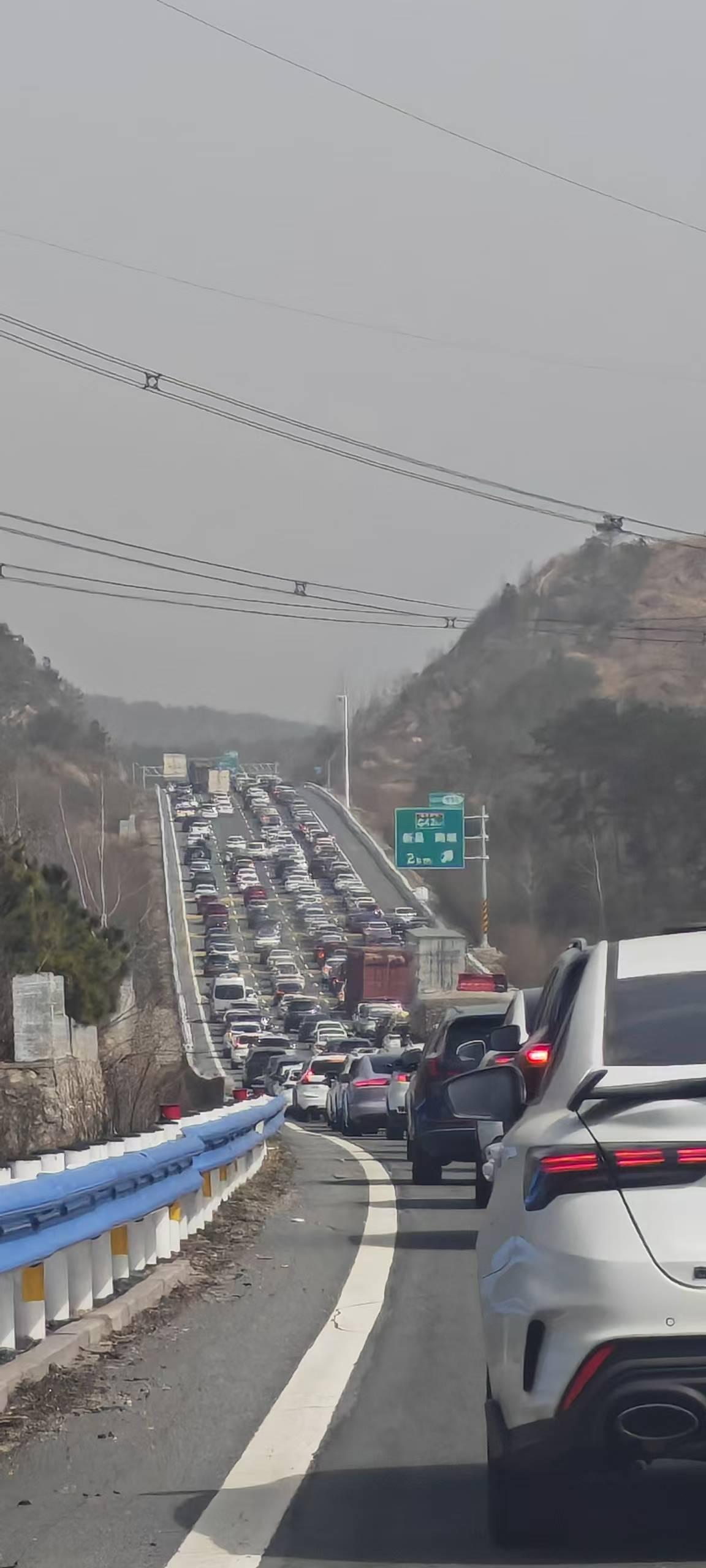 春节假期返程高峰必看｜全国高速爆满，堵车别慌，这几招救急又避险