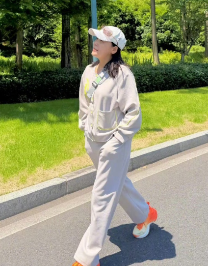 还记得田震吗她更新动态了哟曾经很喜欢的一个女歌手这么些年没见还是那么让人喜欢