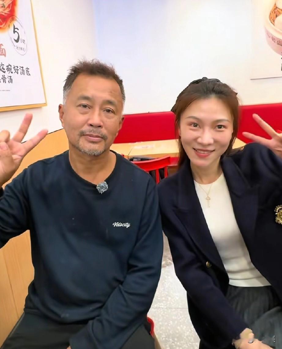 沈巍真的爱晓晓吗，晓晓是真的喜欢沈巍吗，其实这个问题也是大家都想知道的，因为没有