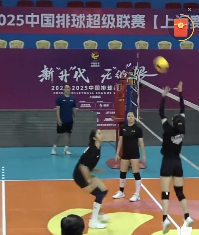 奥运冠军徐莉佳专访仲慧对于入选新一期中国女排集训名单的三位年轻上海队小将，仲慧