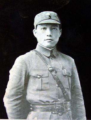 【蒋介石一怒改判！3人原定死缓/无期，他大笔一挥押赴刑场，还有2位名将含冤赴死】