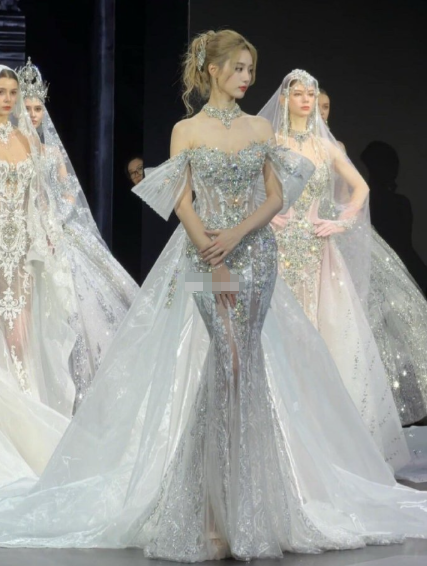 徐艺洋完全不输外模，美的眼前一亮​​​