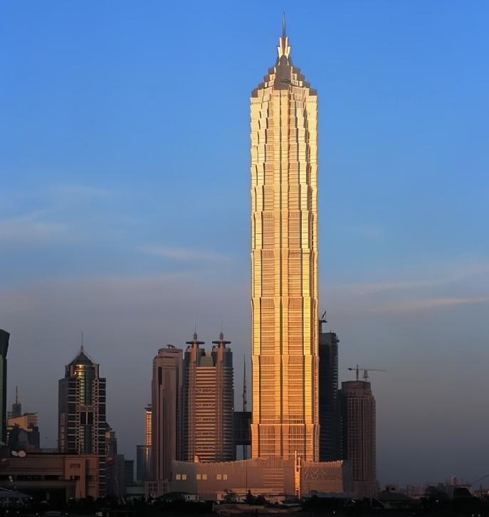 LV的连锁反应终于还是来了。金茂集团一口气起诉了9家名字里带“金茂”的店，江阴一