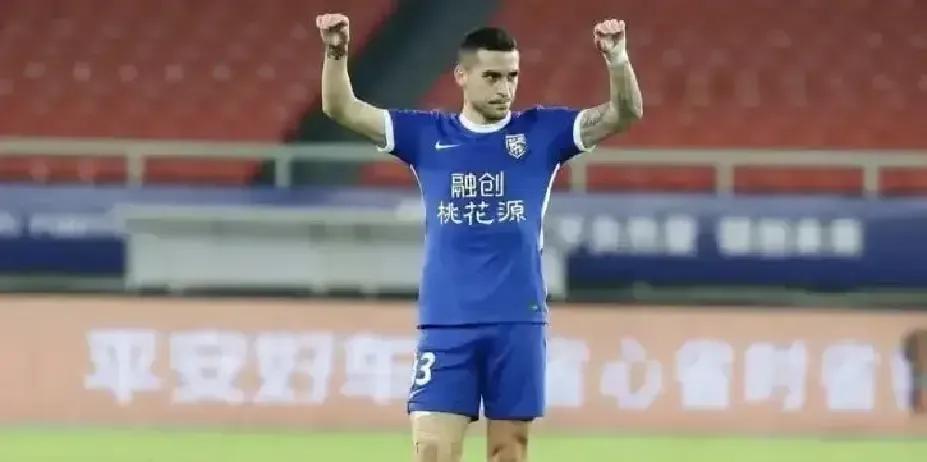 武汉三镇锁定新帅！罗马尼亚铁腕教练拉多伊携斯坦丘回归方案浮出水面。他握有欧足