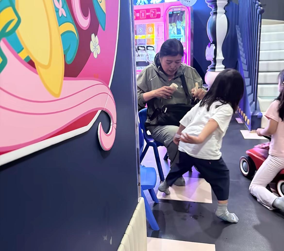 孙红雷前女友丁嘉丽再次迎来喜讯，真的太让人感到意外了，曾经的“付出”以另外一种方