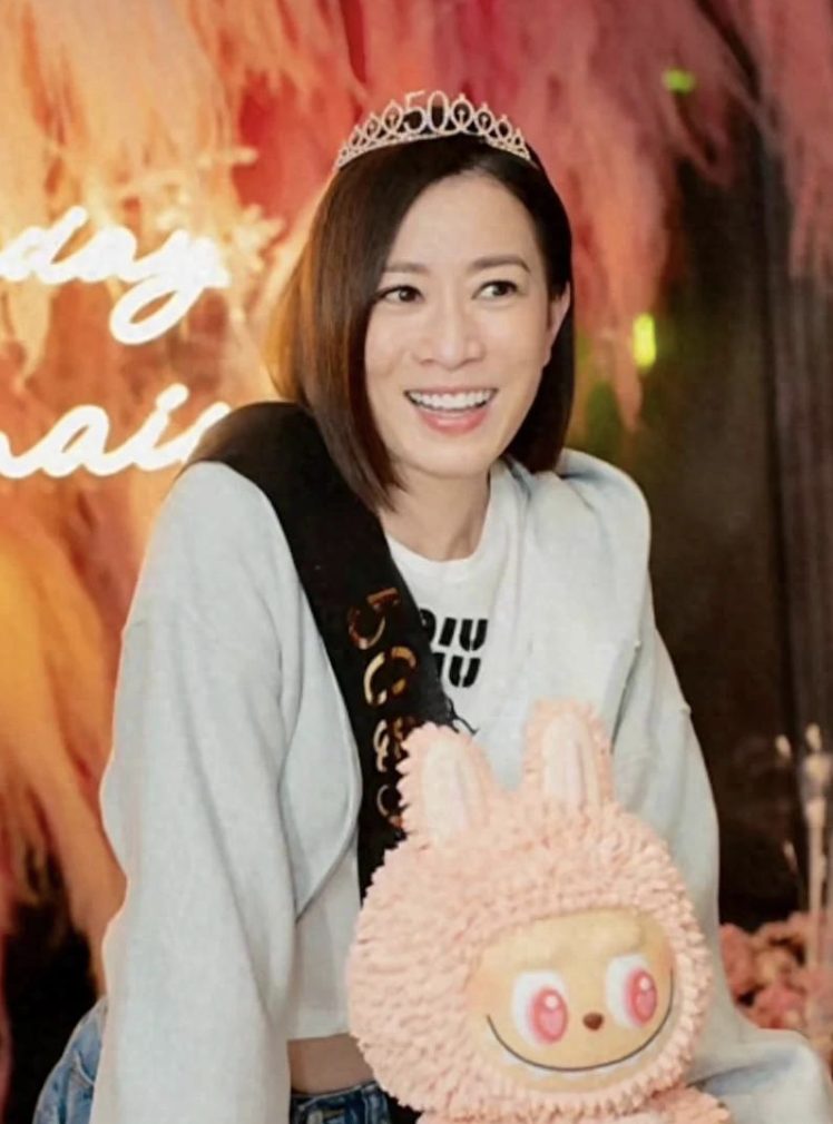 佘诗曼50岁生日港星好友内地惊喜庆生见证真挚友谊