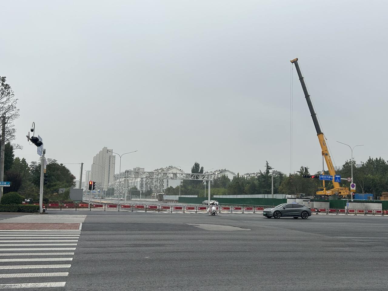 飞跃大道西延马上就要通车了首先明确一下名字根据做好的路牌改造路段叫黄台南路