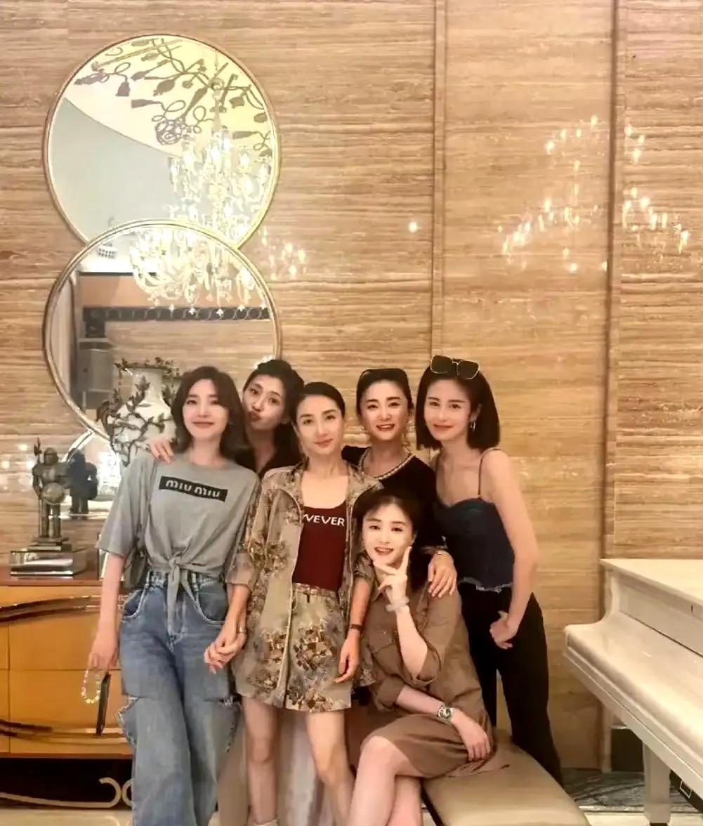 对比下来蒋欣最显小颖儿居然是最好看的