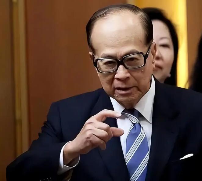 到底是什么意思？ 李嘉诚突然宣布了 2月19日法新社爆料，总部位于香港的
