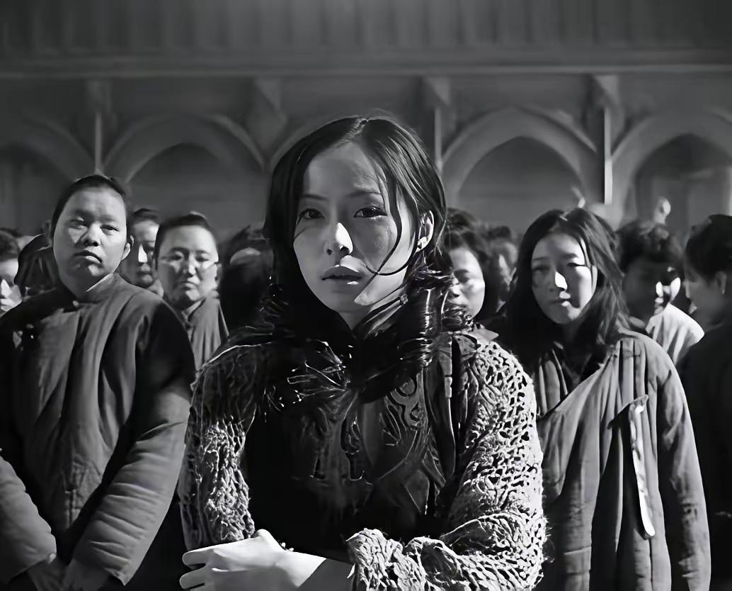 1941年深秋，天刚擦黑，华北平原上刮着冷风，冻得人直打哆嗦。村里那20多个刚收