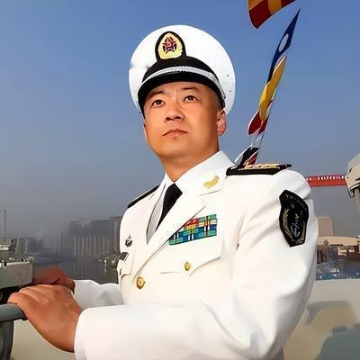 正师级大校是高级军官吗？正师级大校对应师长、师政委。军分区警备区司令员和政委