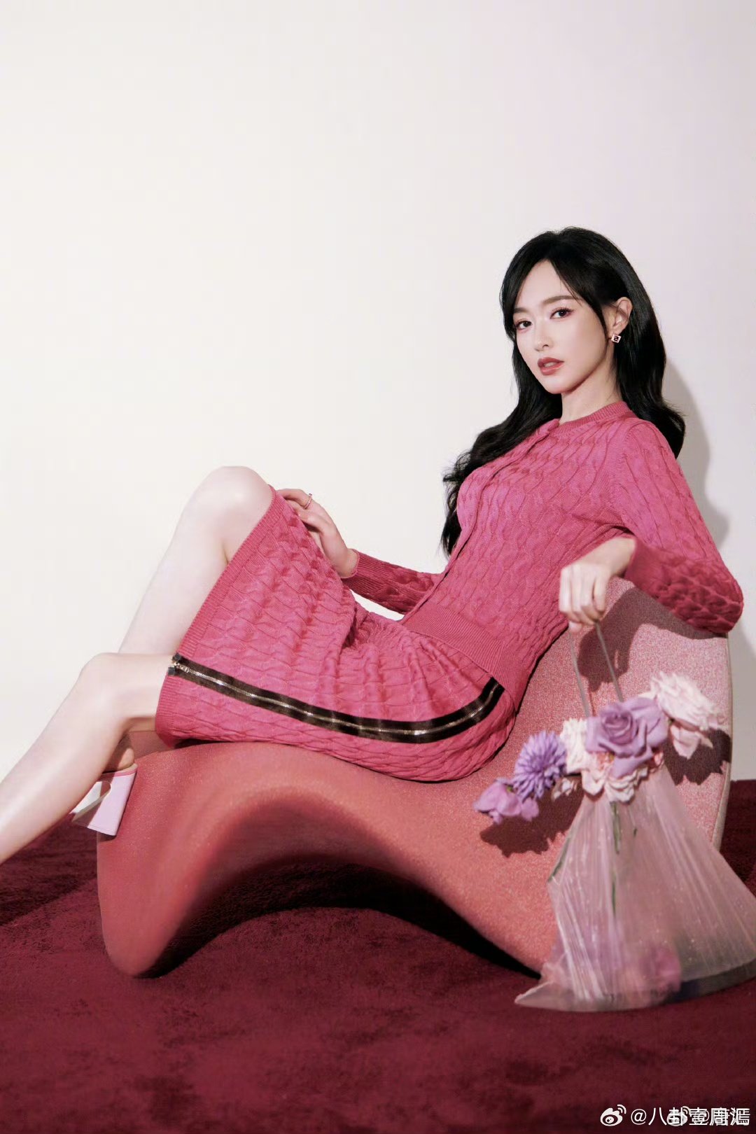  唐嫣只有眼尾有岁月的痕迹身材颜值双在线，唐嫣这状态内娱没几个能打！