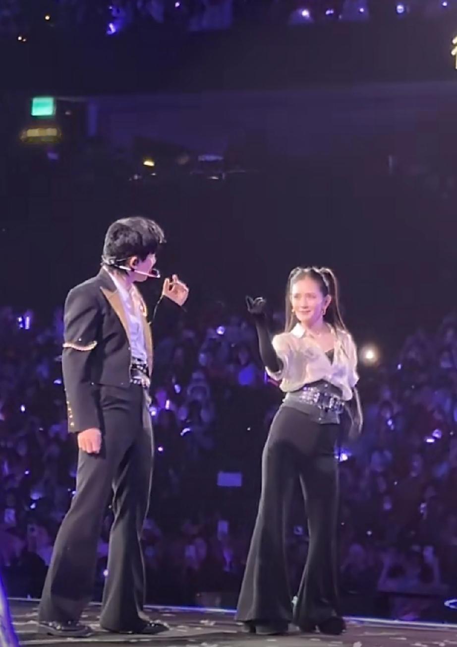 难怪上次张杰的粉丝会发飙呢，这样辣眼睛的表演，连粉丝都看不下去吧。[捂脸哭]真