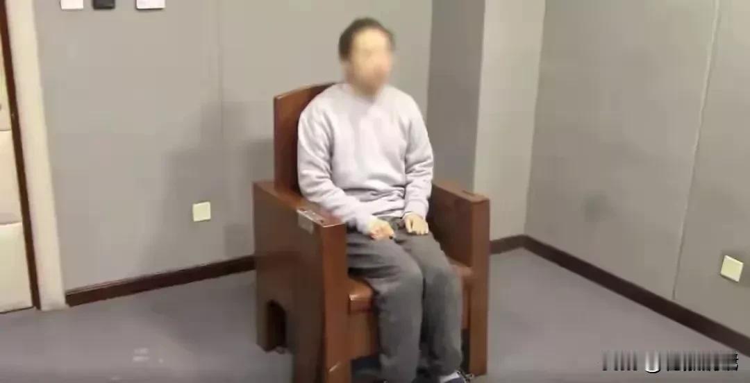 这事儿真是让人震惊，居然有美国间谍混进咱们的核心部门，拿走了很多机密！郝某，原本