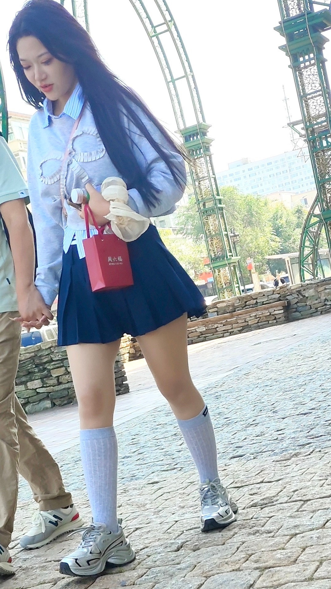 你闯进我的世界，然后半途而废，最后舍不得的人是我，心痛的人也是我