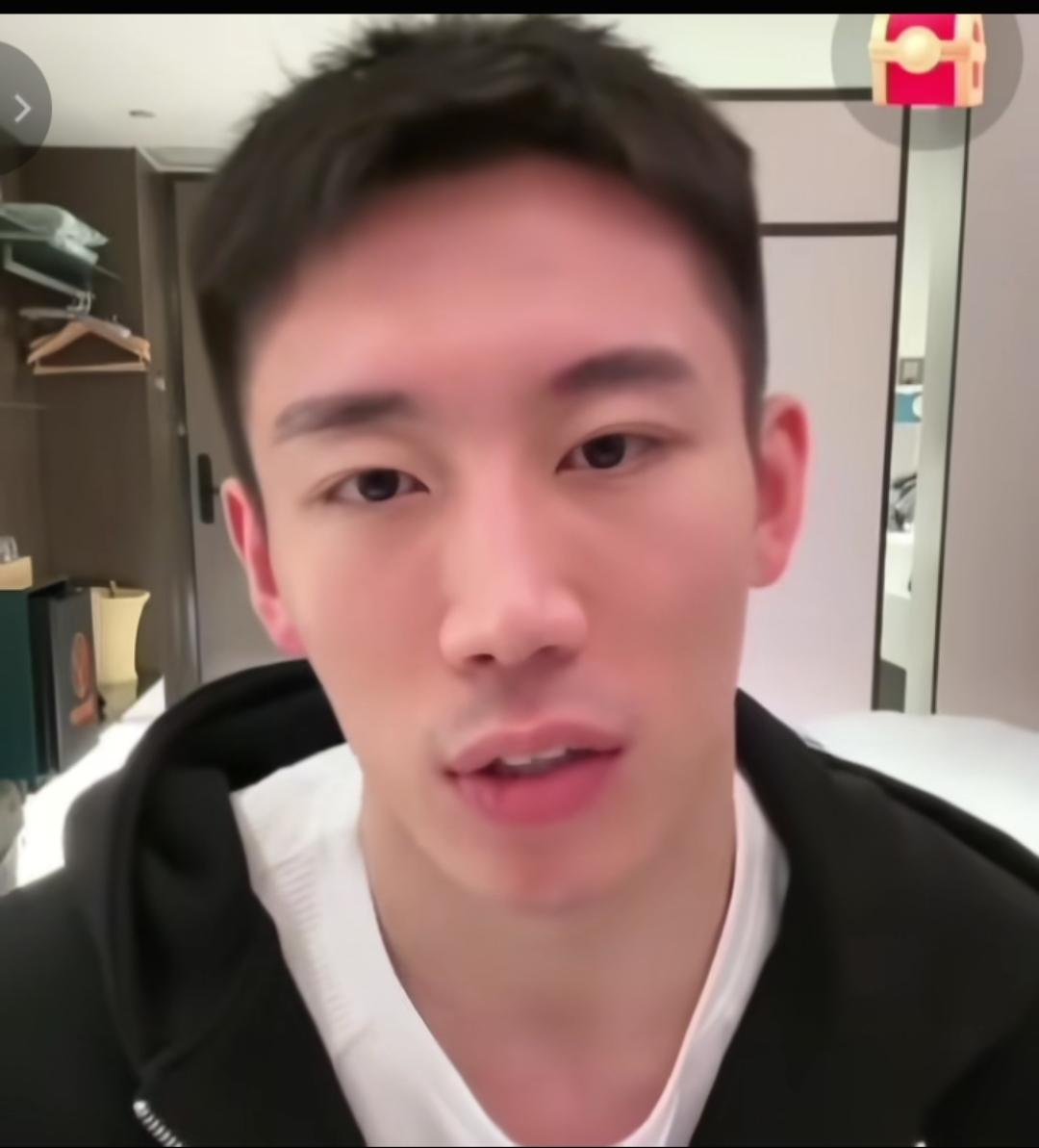 当一个世界冠军在直播间里，不卖货，不喊麦，只是安静地和你聊天，你会觉得他是在“浪