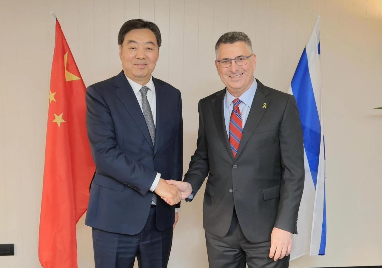 1月9号，以色列外长萨尔在个人社交媒体上发文，会见了到访的中国中东问题特使翟隽。