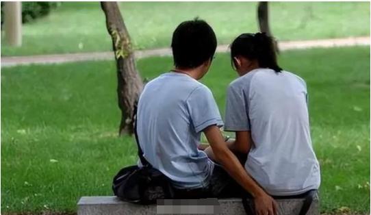 2024年吉林长春，15岁女生趁着父母不在家里，邀请15岁小男友来家里玩。没想到