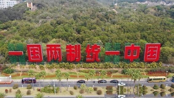 台湾评论员唐湘龙曾说：中国向美国发出强烈信号，即使我被偷袭了，我也能要你的命。他