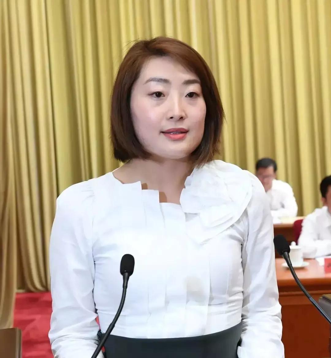 宗馥莉不过是个卖水的，这既不是什么高科技产业，更不可能是什么战略产业。娃哈哈能
