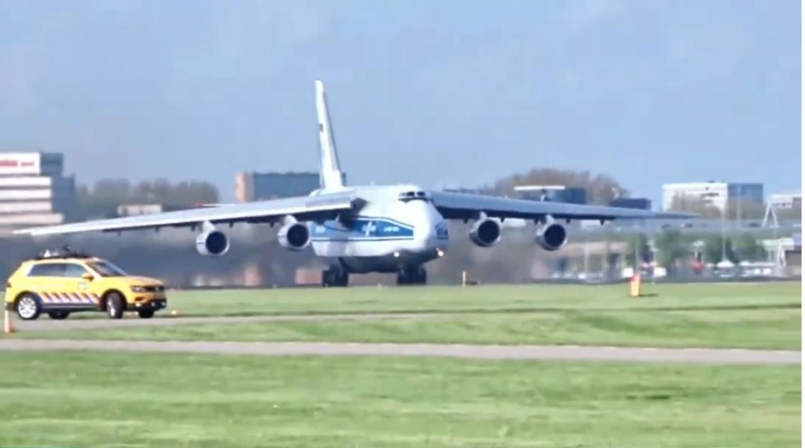 中东防空一夜剧变？中俄运输机密集降落德黑兰，美以战略遇阻---当地时间1月