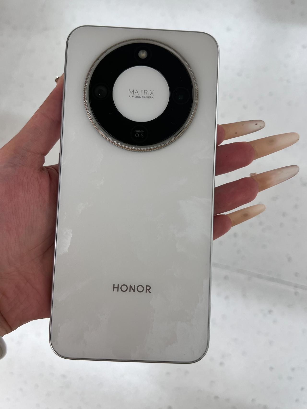 给朋友推荐的荣耀X70，用了一个多月了，真心觉得千元机想做好太难了。根据朋