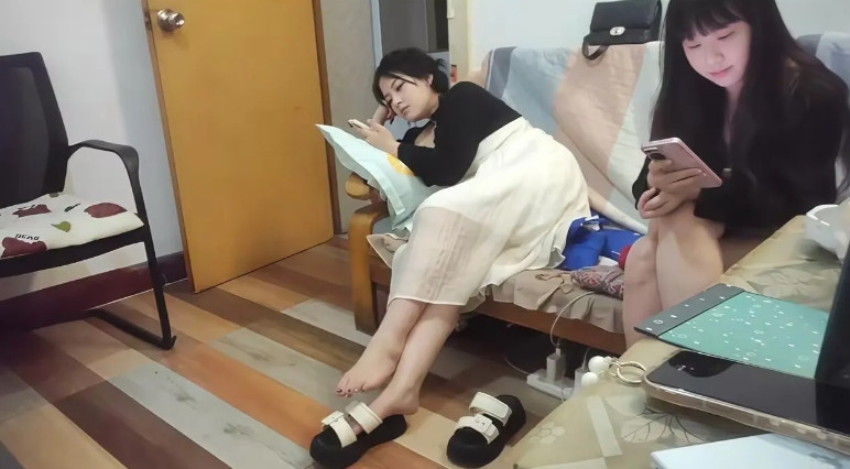 近期舞厅检查愈发密集，令人不解的是舞客鲜少受罚，执法者却执着于核查手机交易记录。