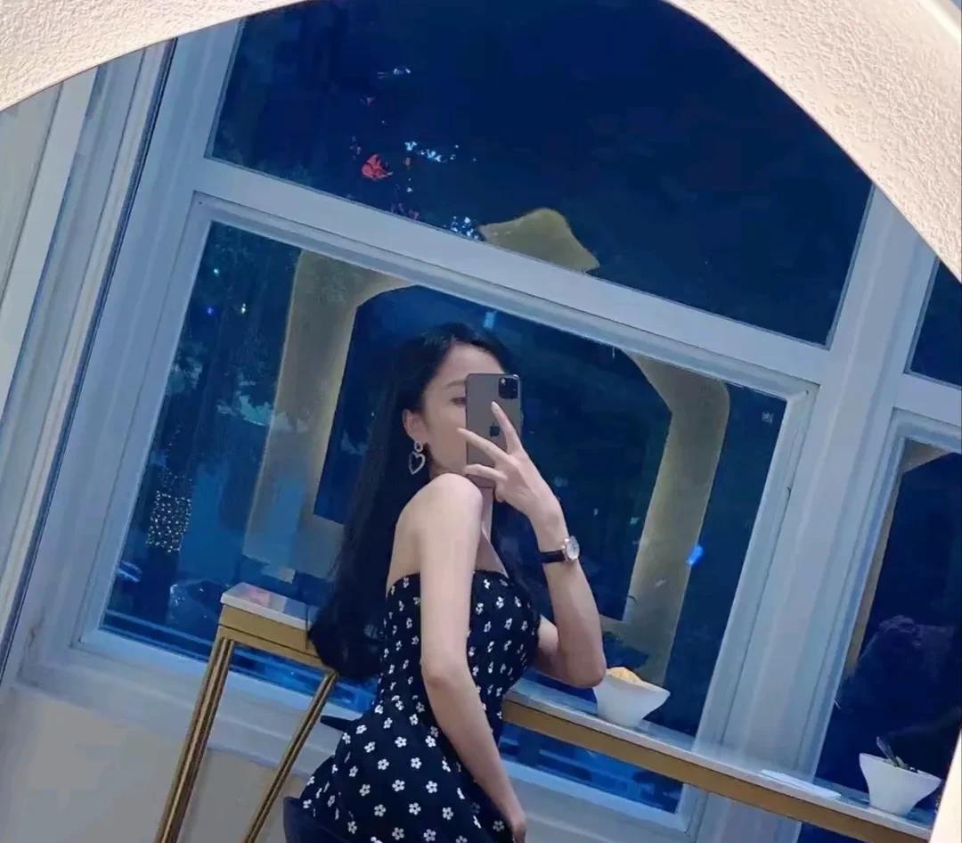 一场俄罗斯对乌克兰发动的战争值不值不知道，虽然得到了矿产资源丰富的乌东地区，但不