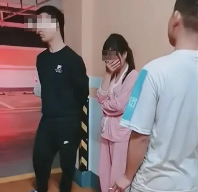 “说什么也没发生，谁信呢？”广西南宁，男子新婚不久，就撞见这糟心的一幕，妻子和一