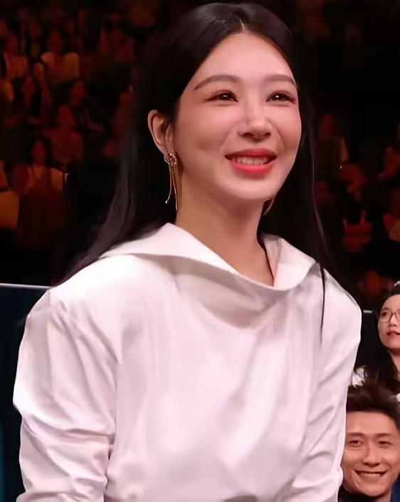 杨紫绝对不能再整了！越来越像黄奕了！