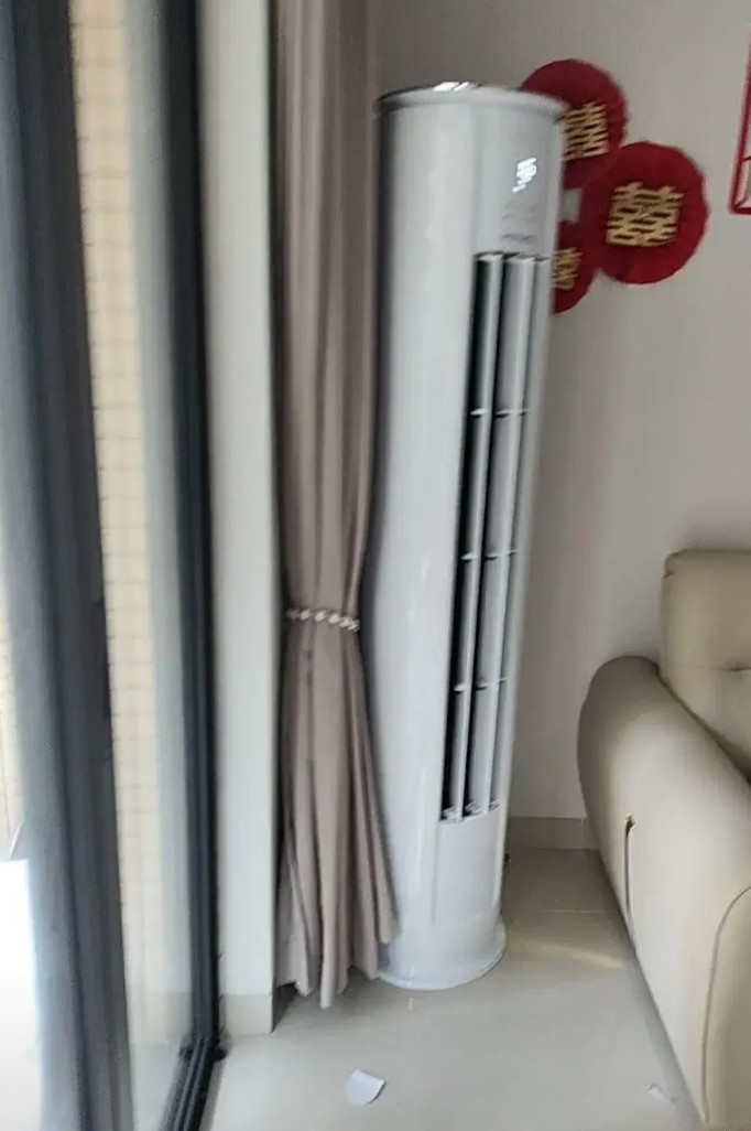 买了一台2000出头的空调，今天师傅上门安装，说管不够长，要加8米，一米110块