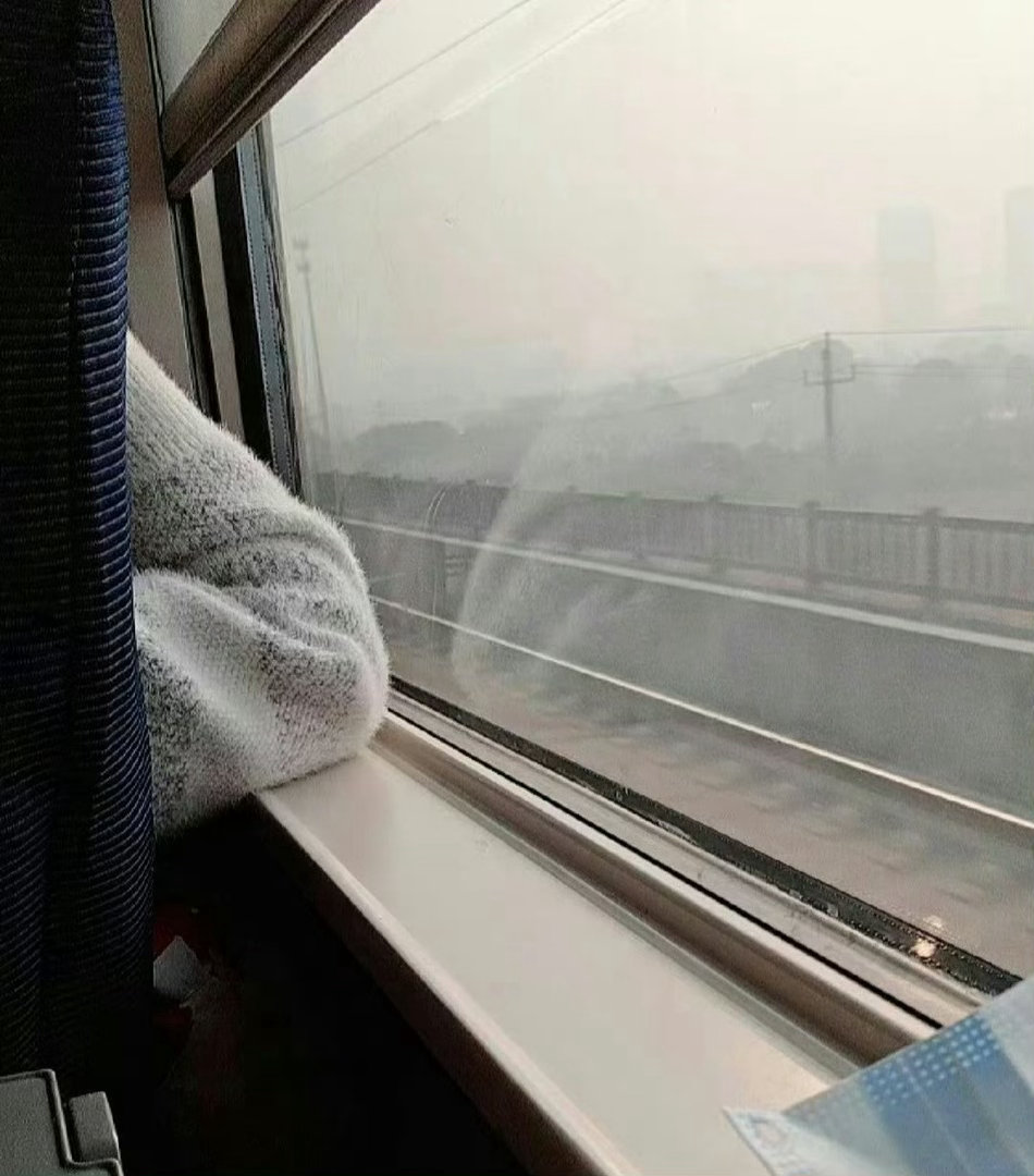 带女儿坐高铁，女儿让我好尴尬