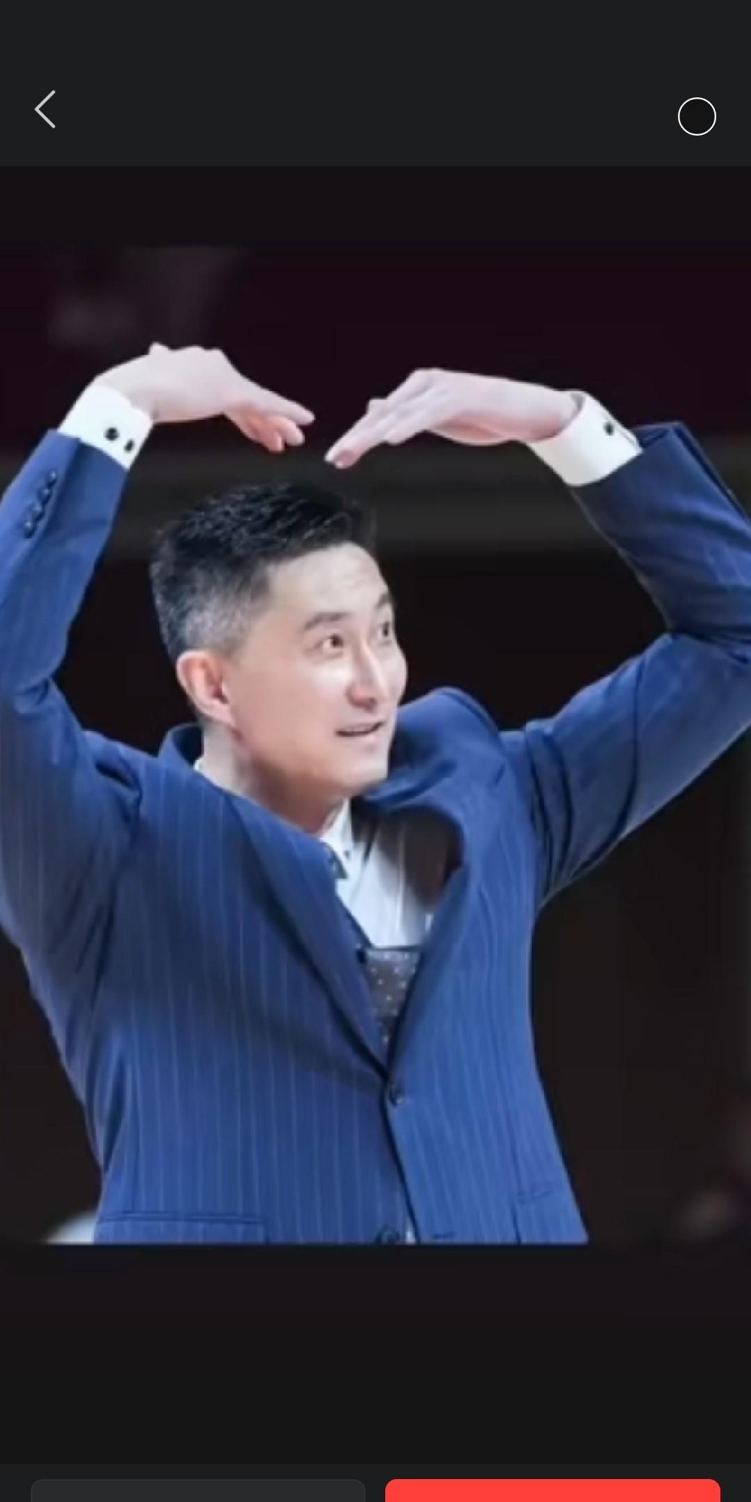 真正考验杜峰的时刻到啦？广东男篮打造的豪华之师，两套阵容，五上五下绰绰有余。过去