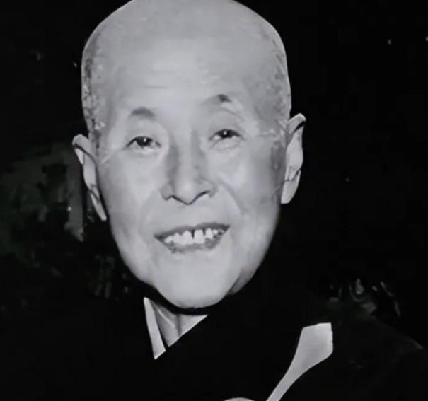 1995年，安徽85岁的女尼仁义师太临终前告诉他的徒弟：“我死后不烧，将我放入大
