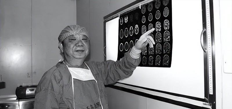 1996年，左宗棠曾孙左景鉴想回到上海，老人家救死扶伤无数，晚年腿脚不便，侄子便