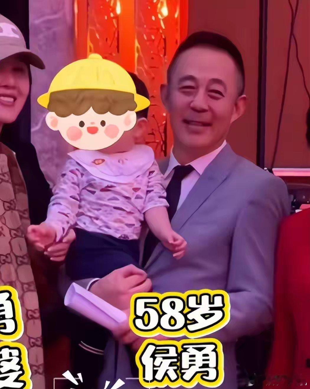 12月15日，老戏骨侯勇参加新时代电影节，一向低调的他罕见带着三婚妻子和2岁儿子