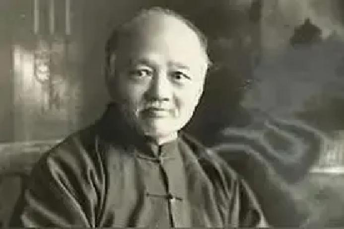 吴稚晖谈房事。此人是国民党元老级人物，但生性淡泊，性若顽童，无奈资历太深，倍受尊重。1926年北伐时