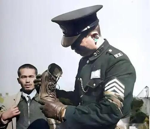 姥爷是当年大连金州四十里铺地区一个大地主儿子。自幼聪明，衣食无忧的他念过大连商学