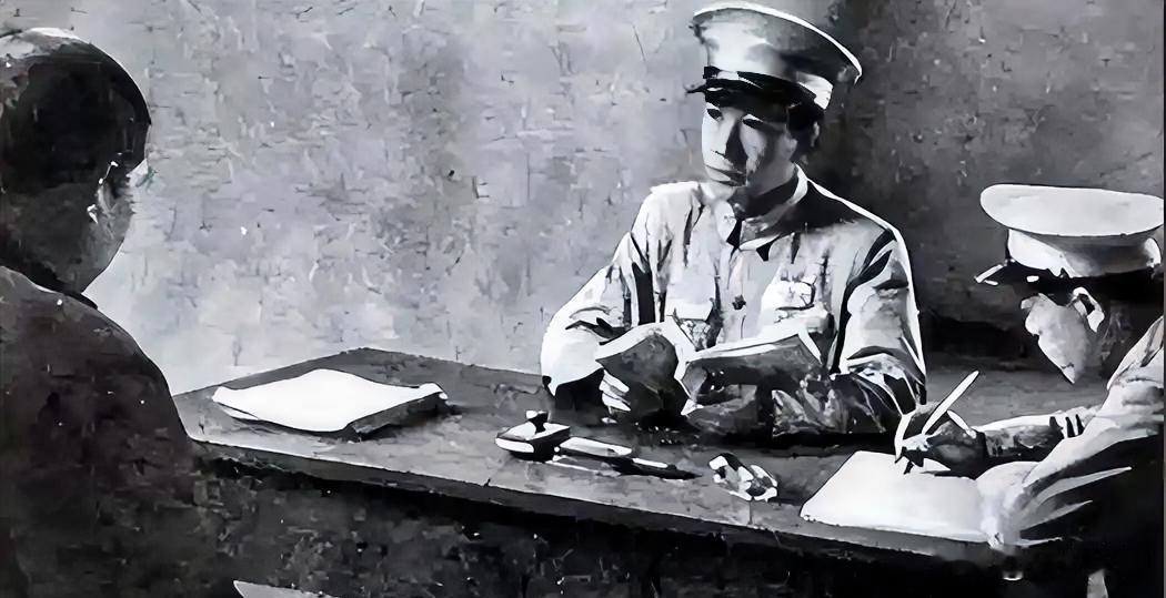 1957年2月6日，南京市公安局27岁文化干事吴崇民被紧急传唤，副局长陈乐村交给