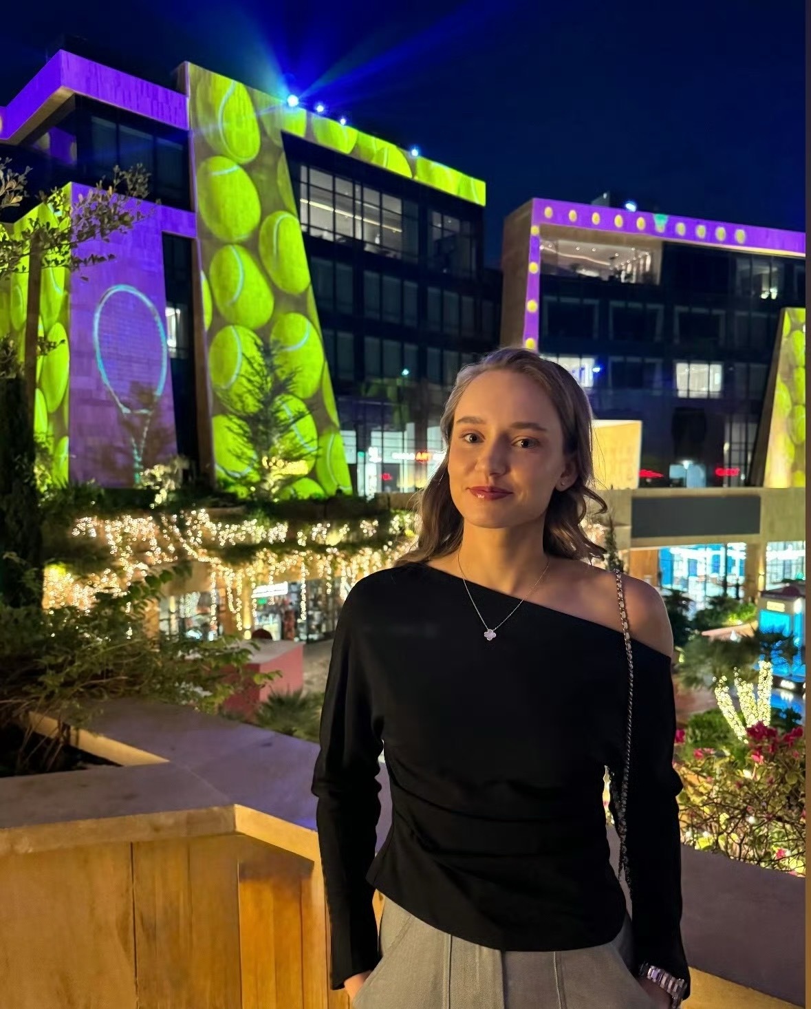 这是莱巴金娜？天喔我差一点看成是美拉德诺维奇🤣真的是很像wta大家觉