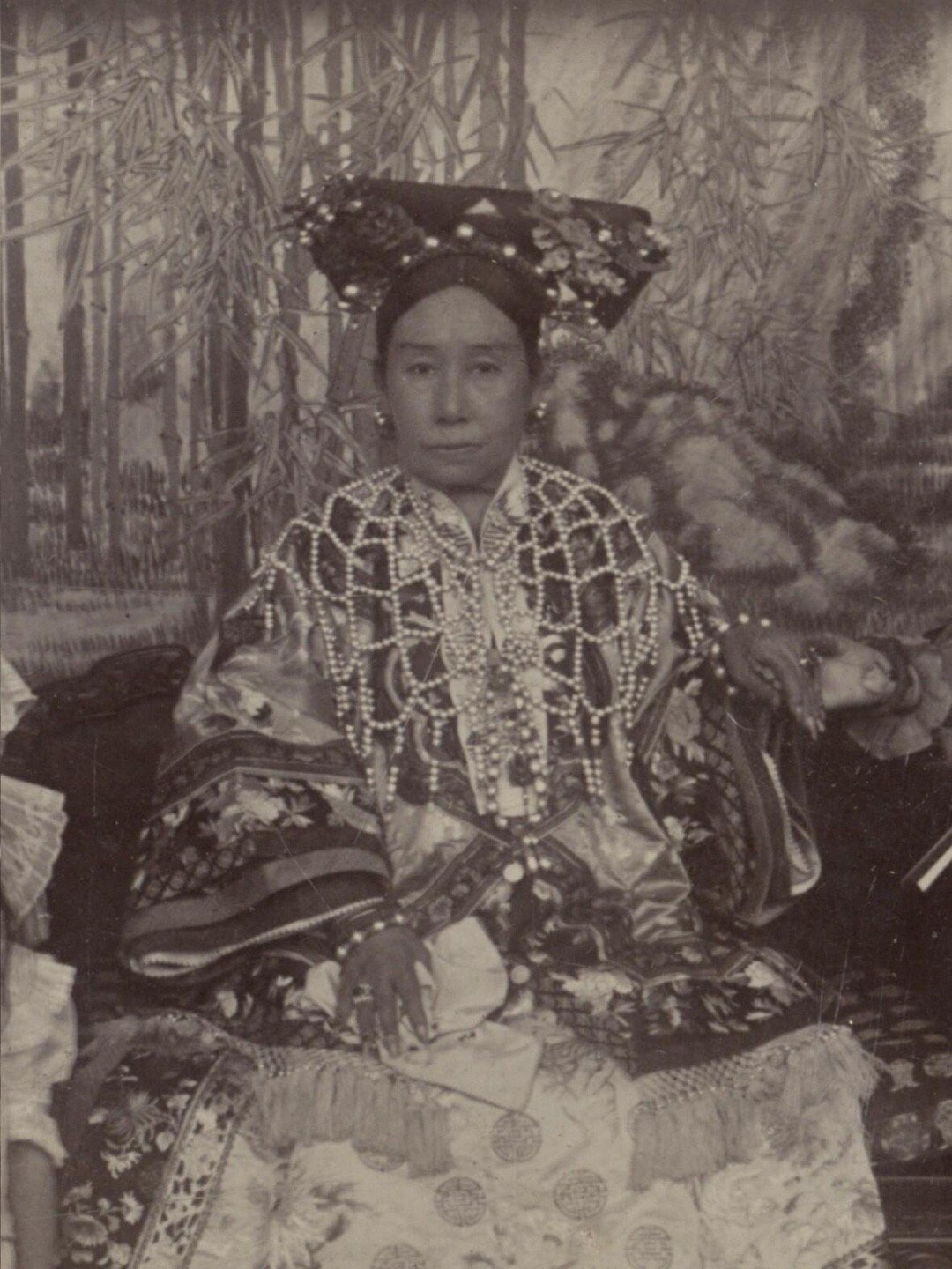 清光绪二十九年（1903年），新闻记者沈荩因报道了《中俄密约》而被清政府杖毙，引
