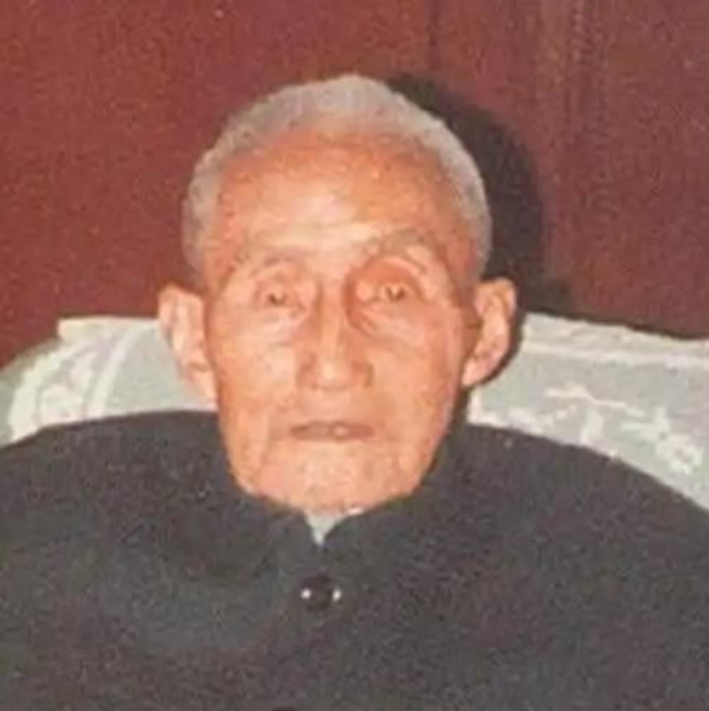 1949年，原79军军长被俘虏后想要自尽，想到自己20岁的漂亮老婆，一脸麻子，身