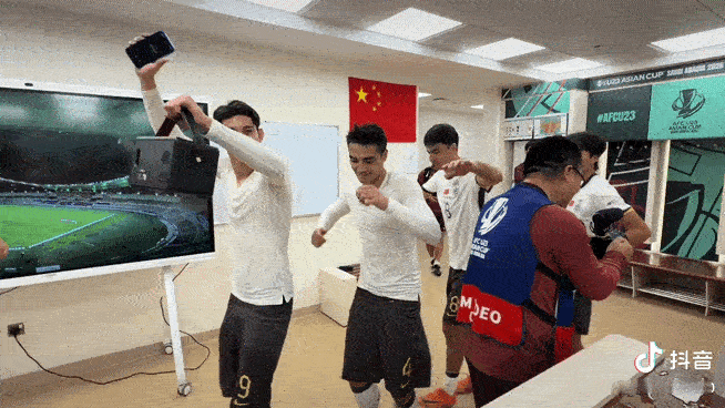 新疆人领舞这块！无敌好吧！拜合拉木这领舞终于用到了，就等着这一天呢，在国足一线队