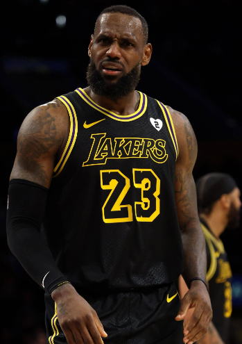 湖人补强最大障碍就是詹姆斯，下赛季詹姆斯拿超过3000w的合同，东契奇就可以走了