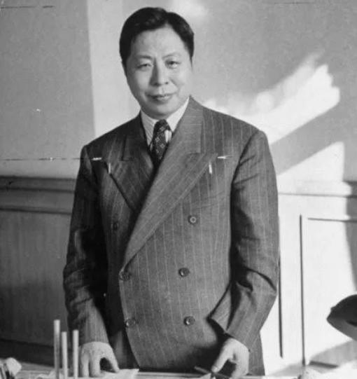 1952年，蒋介石过生日，请吴国桢吃饭，第二天还派一个司机送他回去，谁知路上，吴