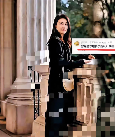郭晶晶参加婚礼竟被骂缺德，这啥情况？霍启仁曼谷婚礼上，郭晶晶以全黑连衣裙搭配