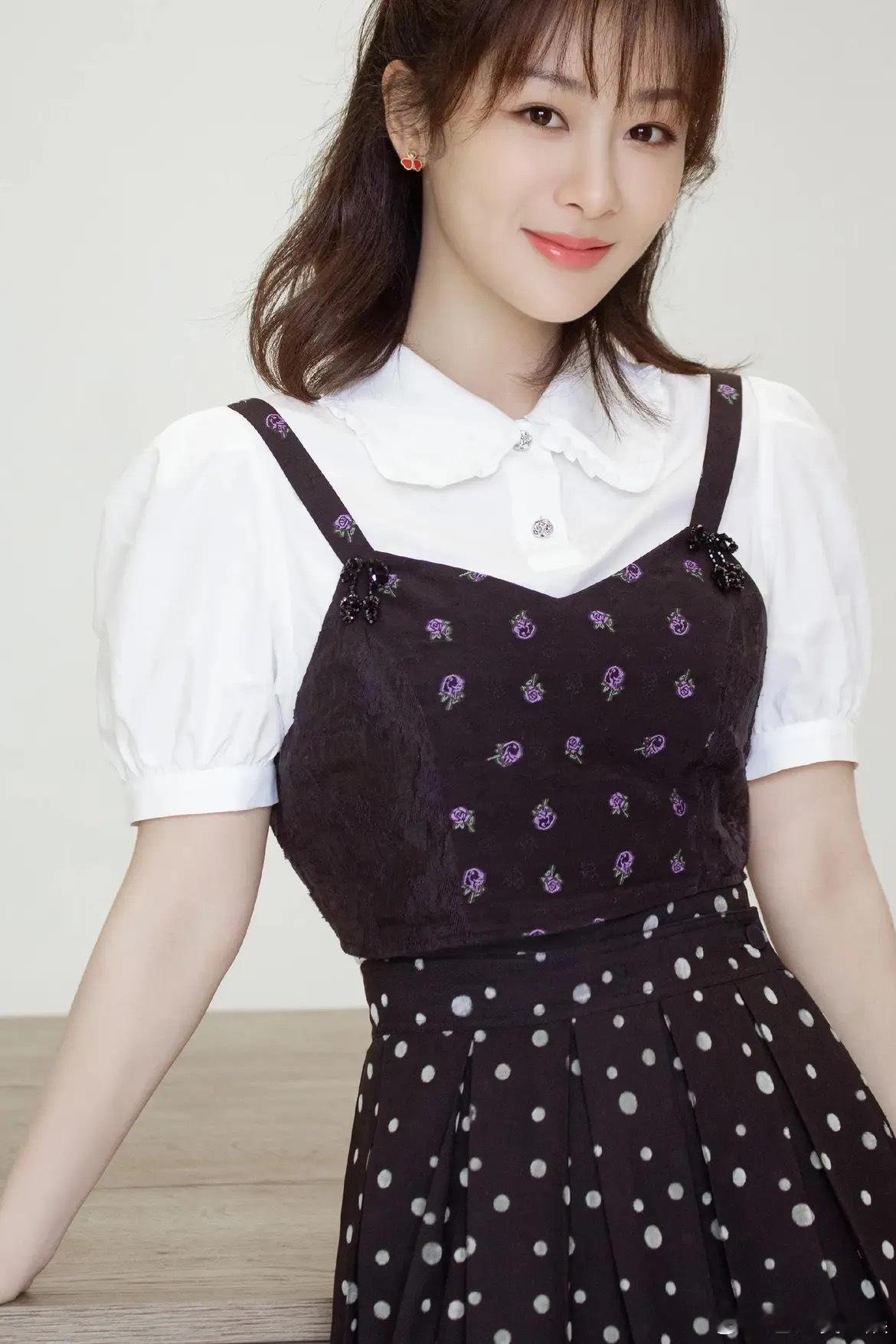 1.杨紫在家业中饰演的李祯在爱奇艺站内角色热度已经破2亿。2.花儿与少年今年的