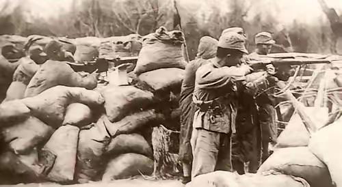 1940年，日军凌辱了村民宋大海的妻子，他却邀请日军喝酒。然而，就在日军喝到大醉