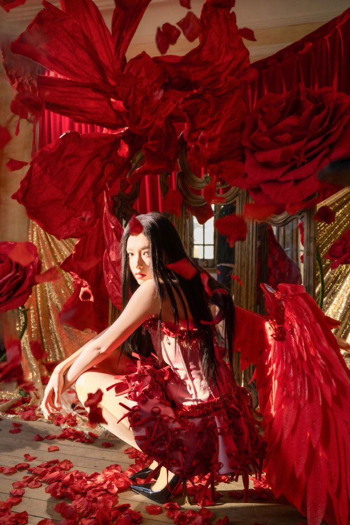 程潇出道十周年写真程潇出道十周年写真，一步一个脚印，走出自己的路，出道十周年快